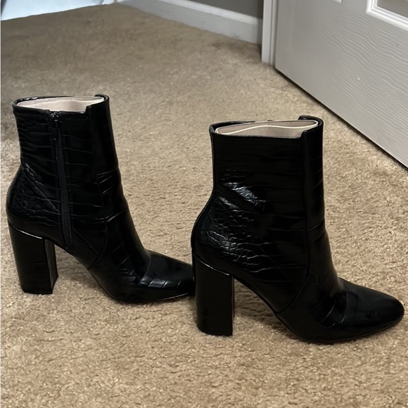 Pattern leather black snakeskin booties - Picture 4 of 5